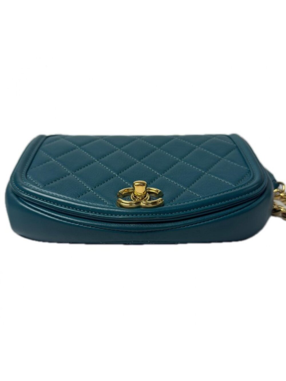 Chanel Quilted Chain Shoulder Bag - Picture 7 of 10